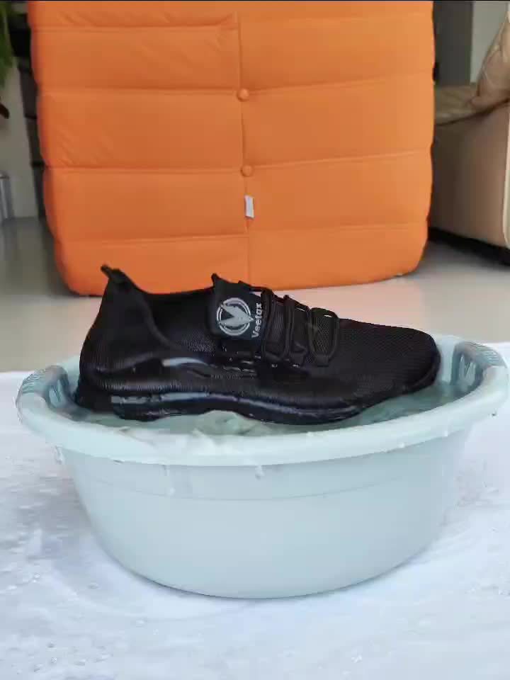 Lightweight casual men's sneakers - Breathable and grippy