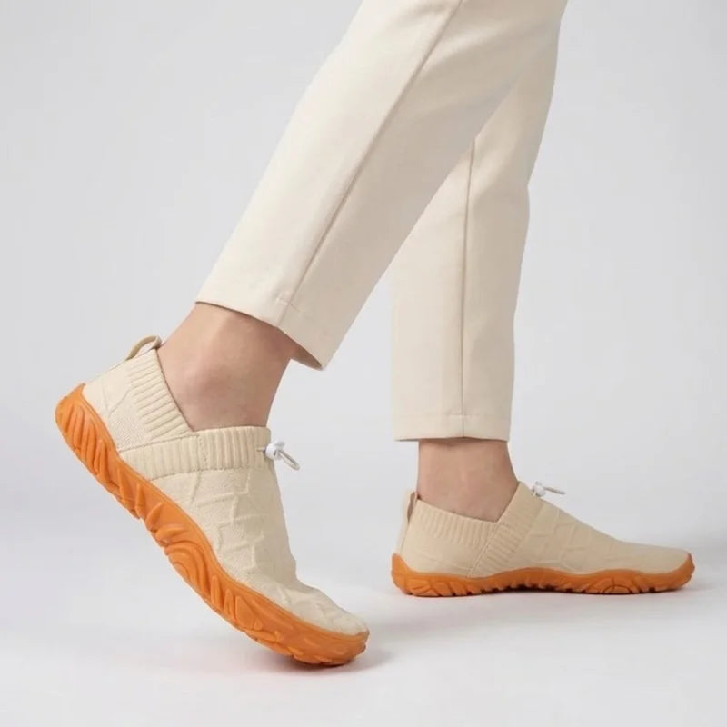 Comfortable slip-on shoes for women with generous toe room – Sturdy shoes for everyday use