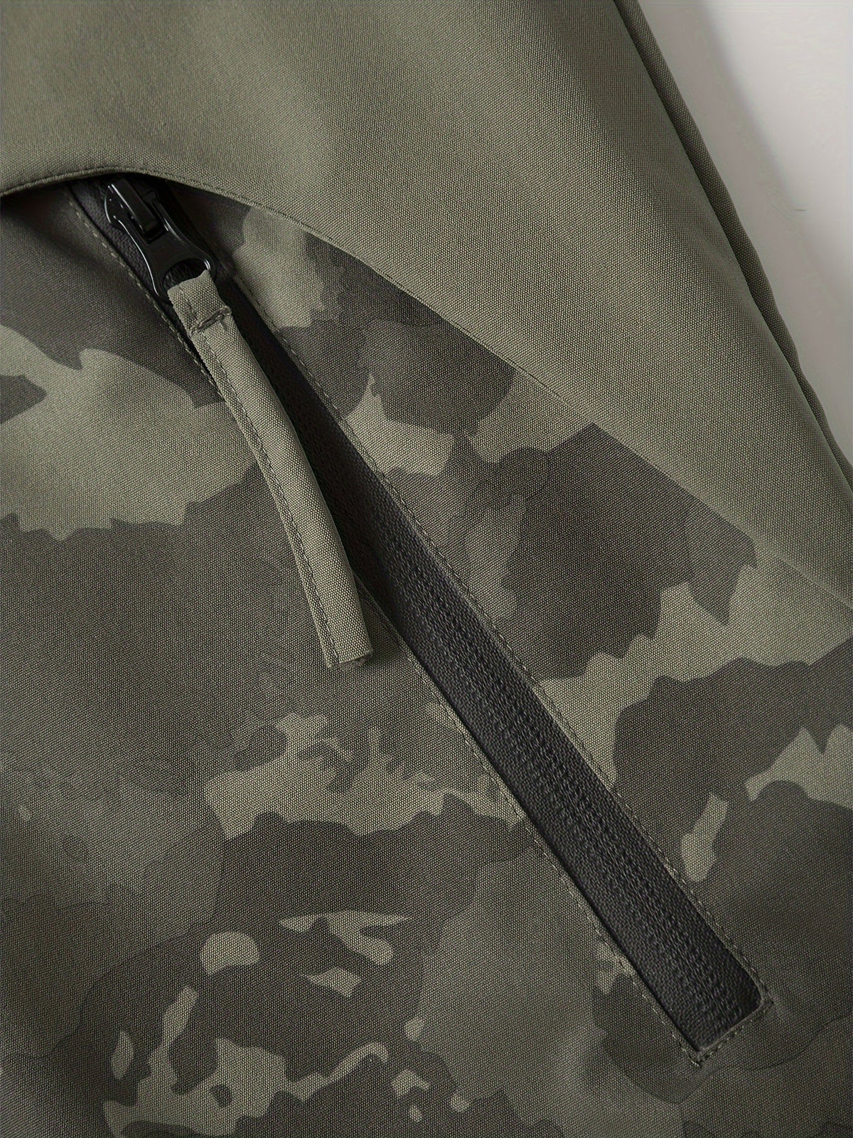 Heren camouflage jas met capuchon - Praktisch en stevig